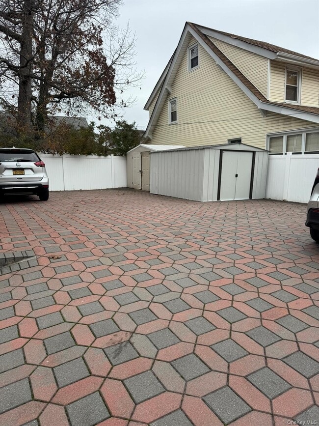 Building Photo - 109-04 Myrtle Ave