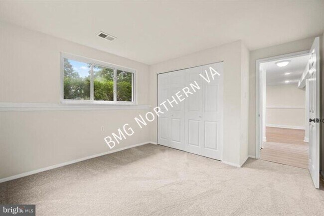 Building Photo - 8461 Yellow Leaf Ct