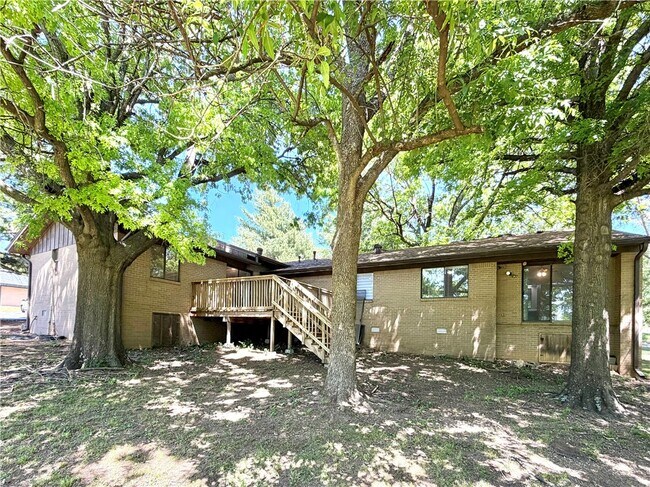 Building Photo - 1275 N Gregg Ave