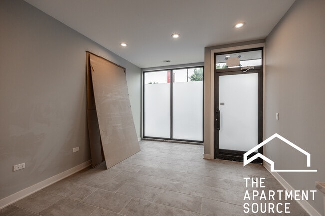 Building Photo - 5416 W Belmont Ave