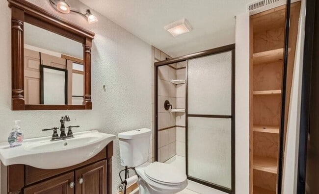 Building Photo - Beautiful Newly Remodeled Home in Roxborough Park