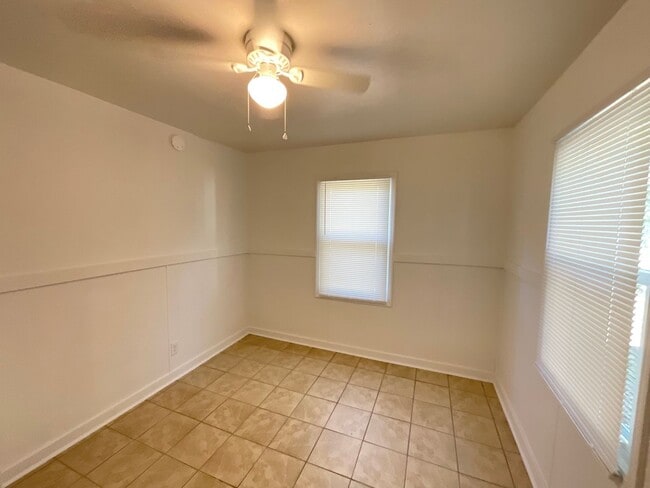 Building Photo - ****Rent Special***** 50% off the first rent charge payment. Ask for details!