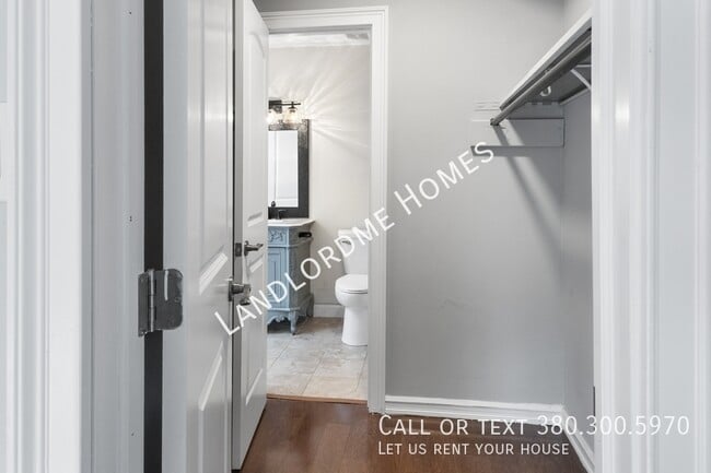 Building Photo - 2842 Stonehenge Dr