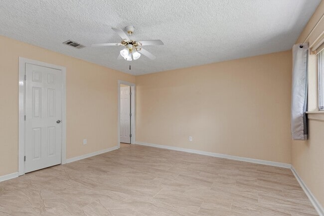 Building Photo - 4906 Green Willow Ln