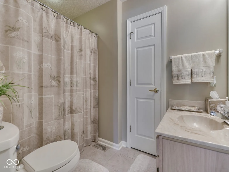 Building Photo - 825 Bayside Dr