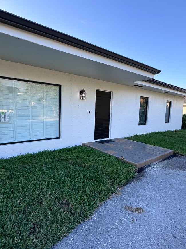 Building Photo - 8024 SW 91 Ave