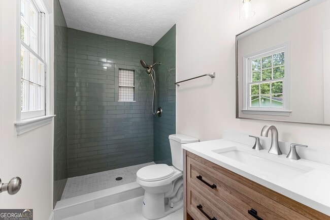 Building Photo - 223 Pinehaven Dr