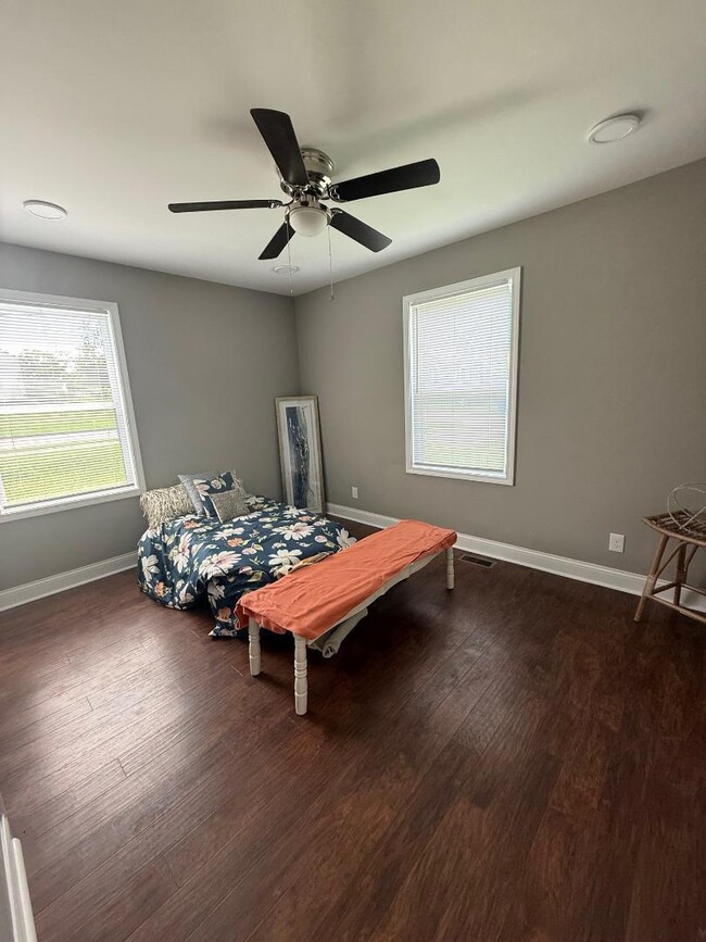 Building Photo - 1012 Oak Hill Dr