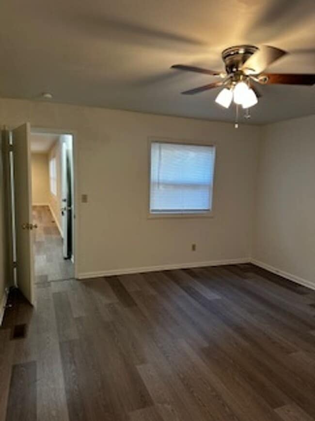 Building Photo - Newly Remodeled Home – Conveniently Located!