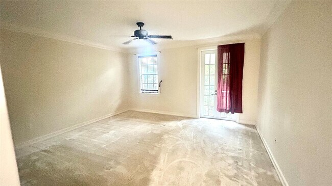 Building Photo - 2720 NE 9th Ave