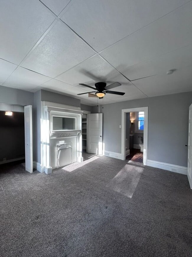 Building Photo - wat195