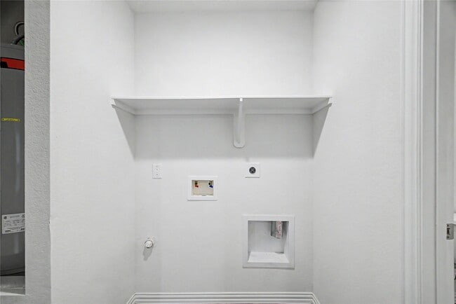 Building Photo - 5409 Nielan St