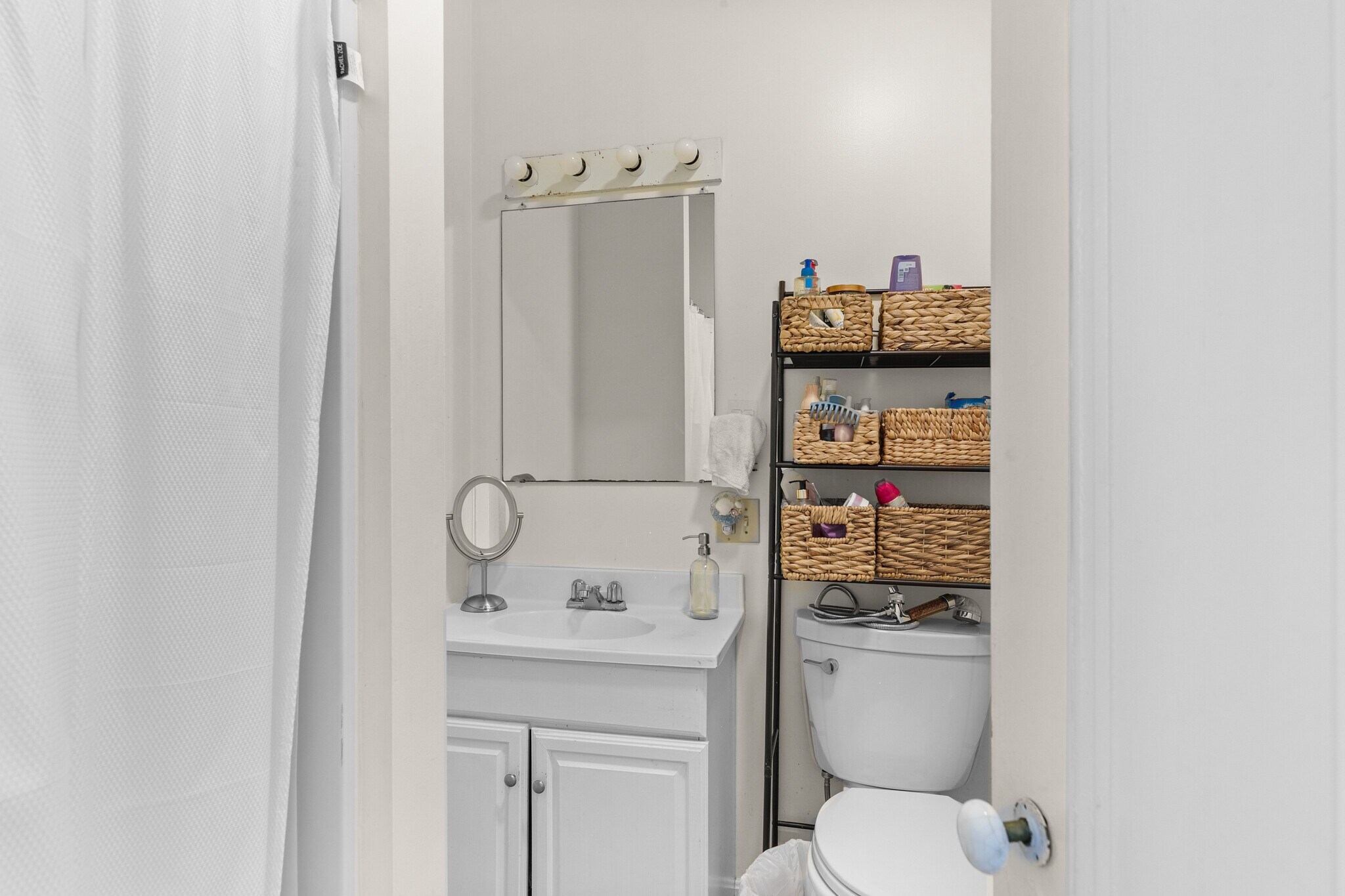 Building Photo - 501 Spring St