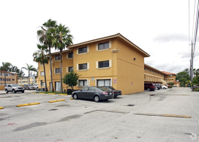 Primary Photo - Royal Palm