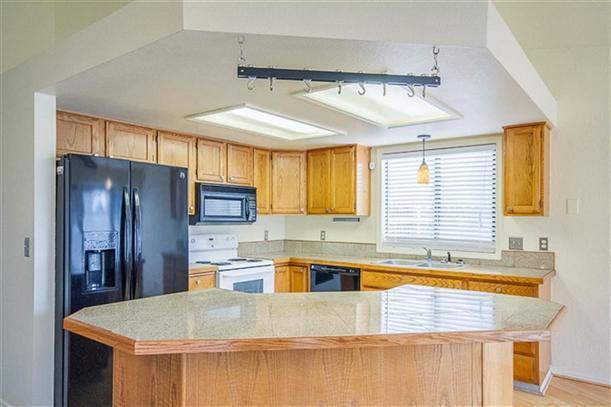 Building Photo - Charming Single Level Home with Open Floor...