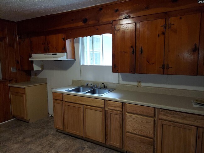 Building Photo - 813 Duke Ave