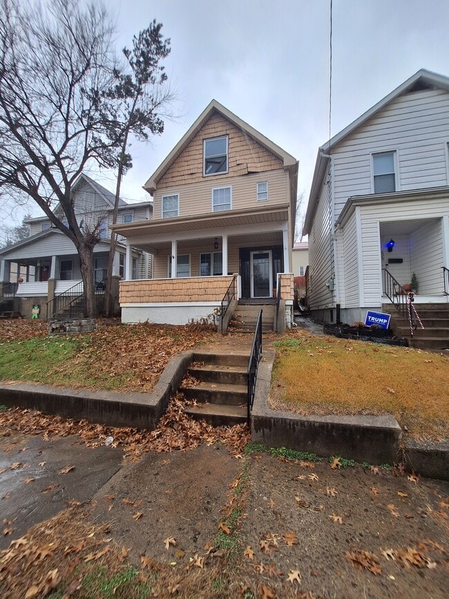 Building Photo - 627 E 7th Ave