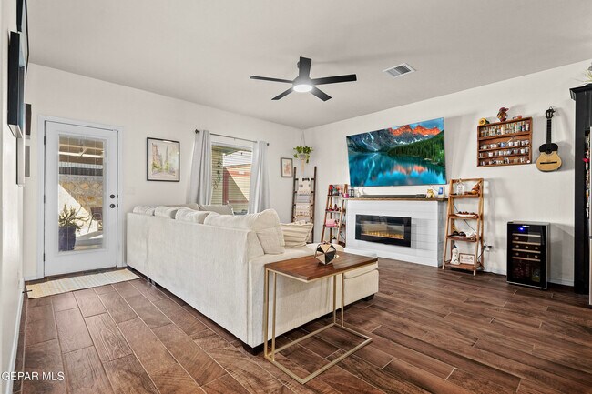 Building Photo - 12597 New Dawn Dr