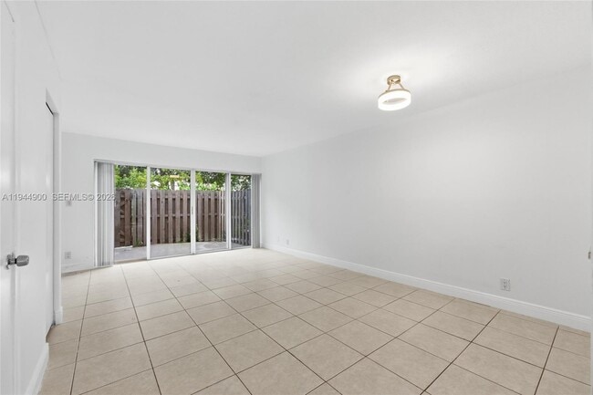 Building Photo - 3003 NW 5th Terrace