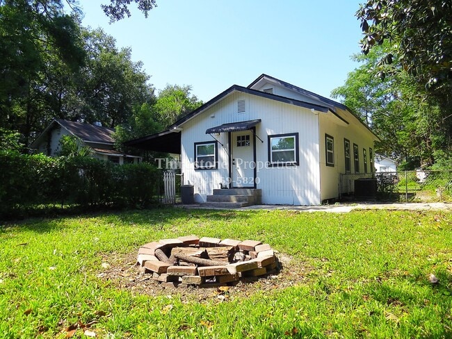 Building Photo - 2071 Southampton Rd