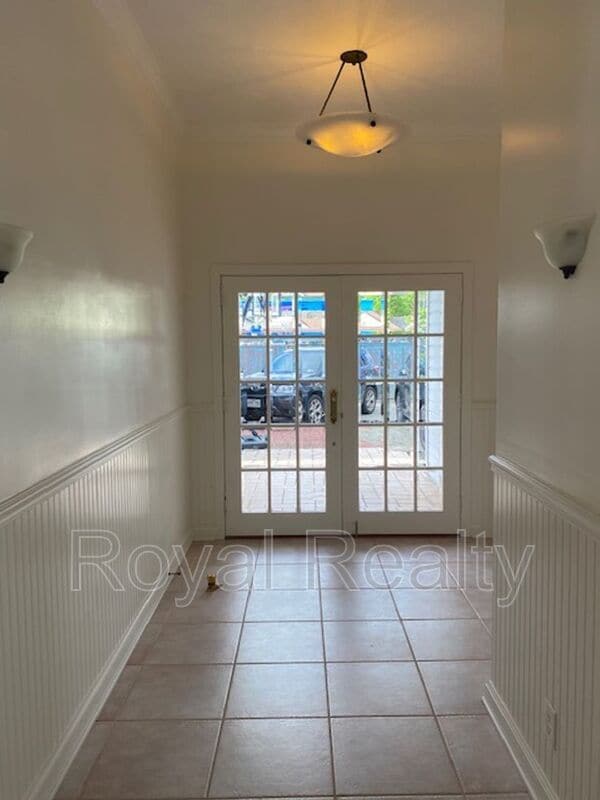 Building Photo - 6637 Hawaii Kai Dr