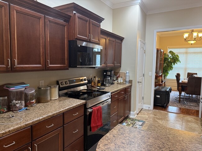 Building Photo - 729 English Oak Dr