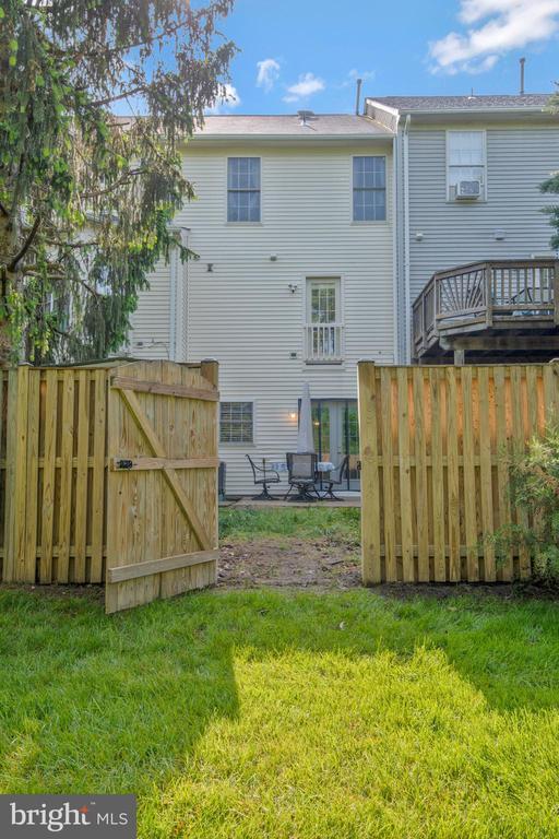 Building Photo - 8872 Stable Forest Pl