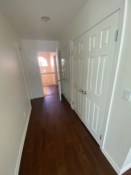 Building Photo - 5200 White Oak Ave