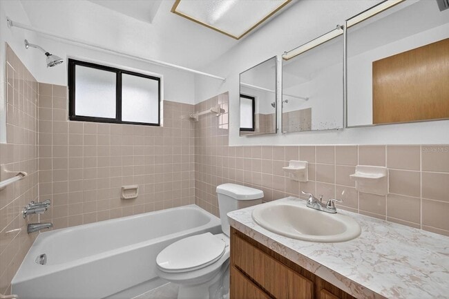 Building Photo - 7725 Summertree Ln