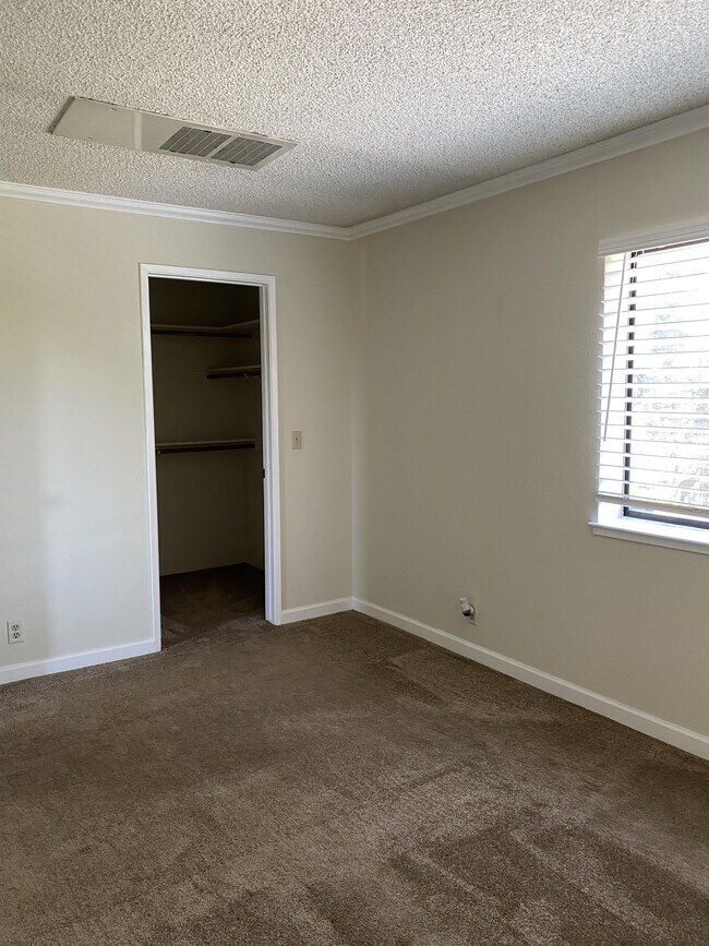 Building Photo - 280 Stonegate Cir