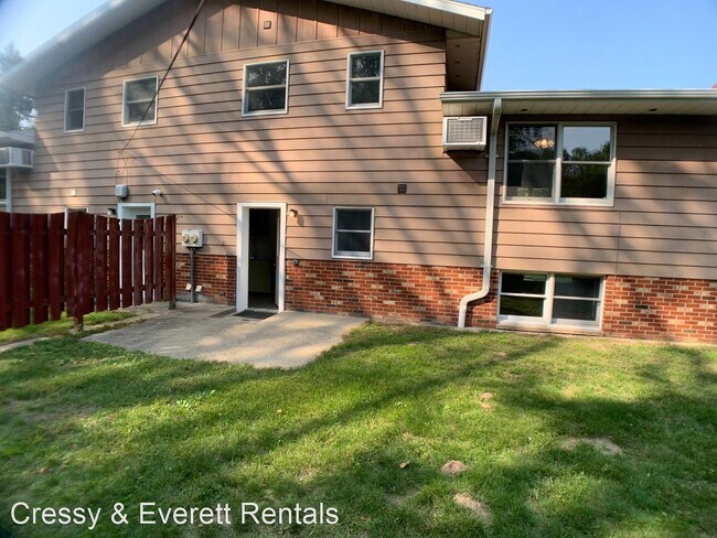 Building Photo - 1338 W Glenlord Rd