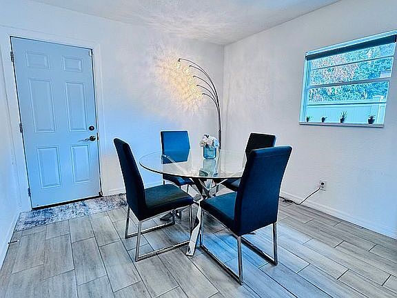 Building Photo - 1814 E Emma St