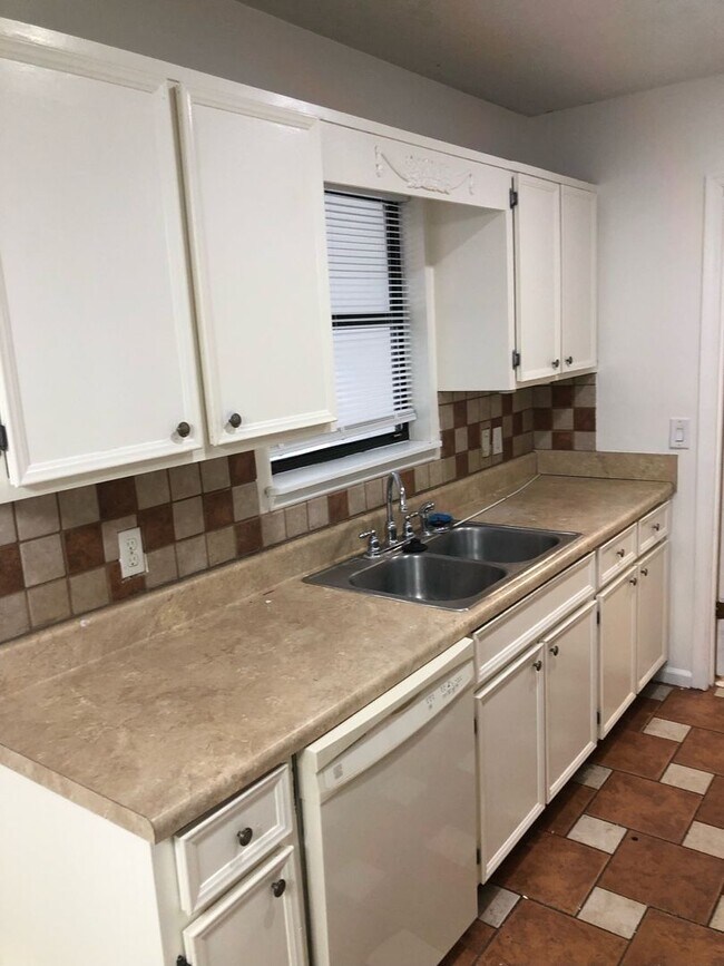 Building Photo - Charming 3-Bedroom, 2-Bathroom Home with Sunroom & Flex Room