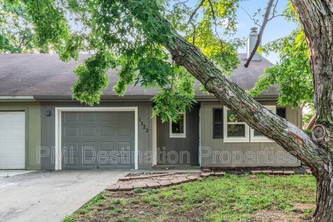 Building Photo - 1322 N Harvey Dr