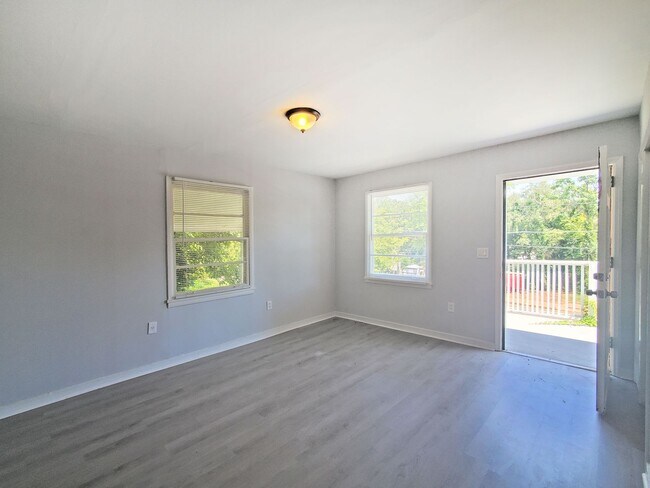 Building Photo - COMING SOON: Fantastic 3/1 Bungalow Near Langford Park - Housing Vouchers Accepted