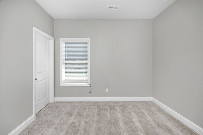 Building Photo - 153 Cherry Laurel Dr