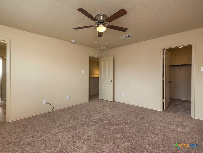 Building Photo - 113 Tallow Trl
