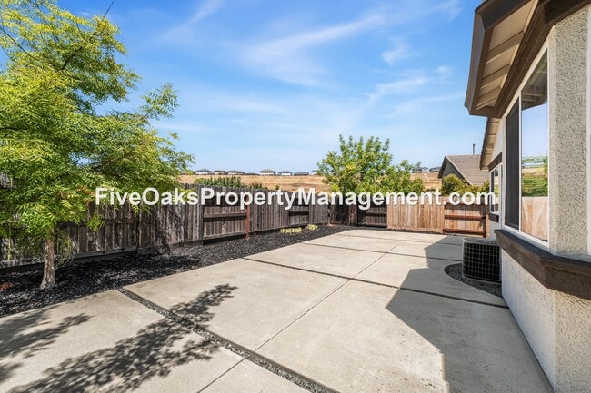 Building Photo - 2242 Zittel Dr