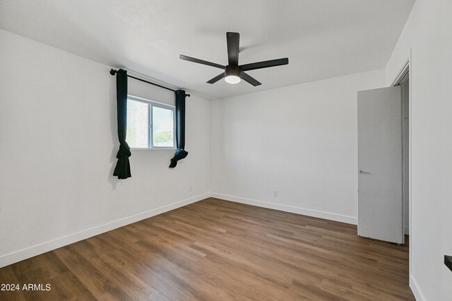 Building Photo - 732 E Vista Del Cerro Dr