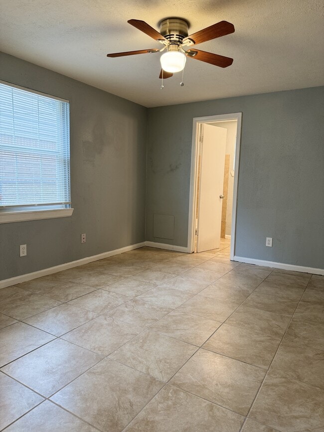 Building Photo - 3831 Heatherbloom Dr