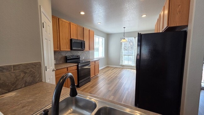 Building Photo - 3 Bedroom 2 Bath Home With Large Unfinished Basement