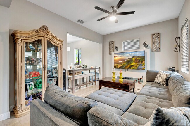 Building Photo - 2500 Venetian Ct