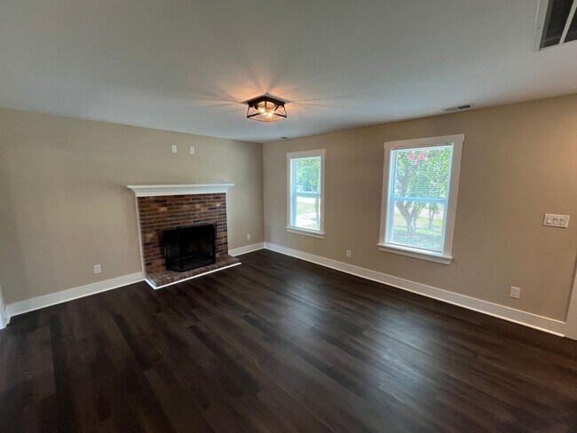 Building Photo - 1775 Ralee Dr