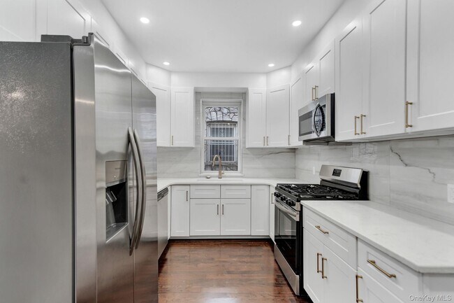 Building Photo - 251 E 46th St