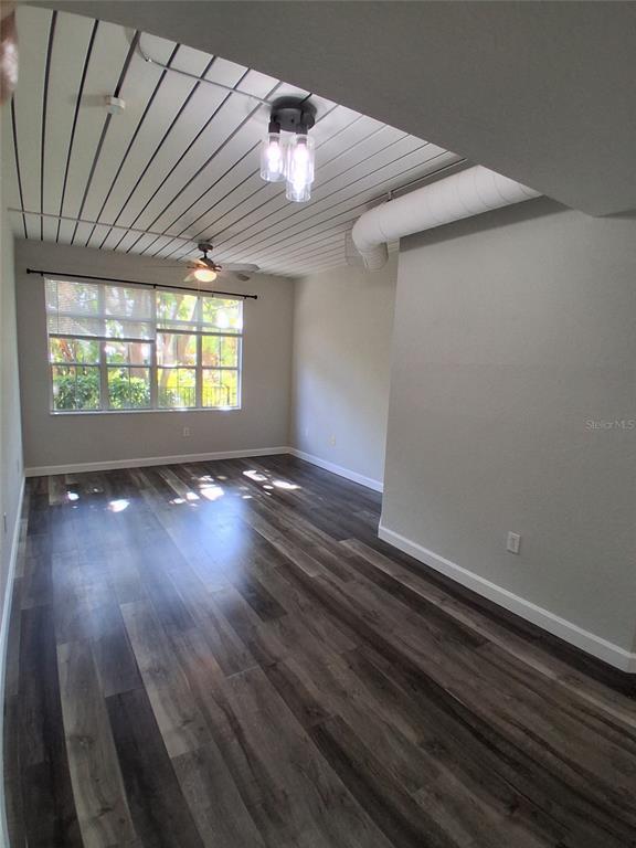 Building Photo - 2402 W Azeele St