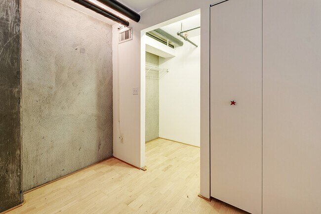 Building Photo - 461 2nd St