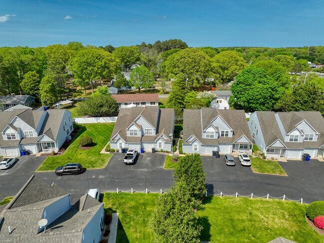 Building Photo - Year-round rental - 4 br 2.5 ba Twin Home in Seabright Village – East of Route 1