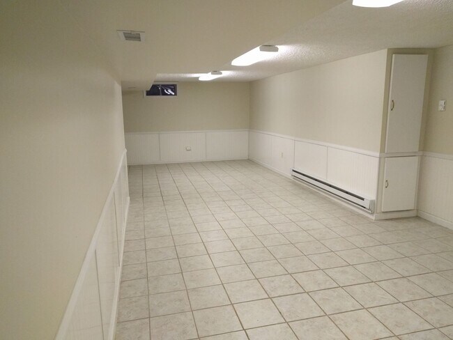 Building Photo - 1009 Circle Dr