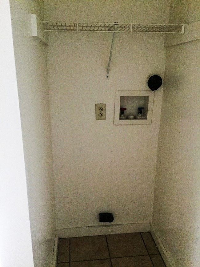 Washer area - 609 Grove City Rd