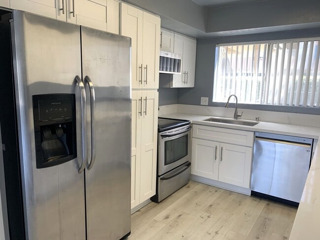 Building Photo - COZY 2BD/2BA CONDO AVAILABLE IN SAN DIEGO